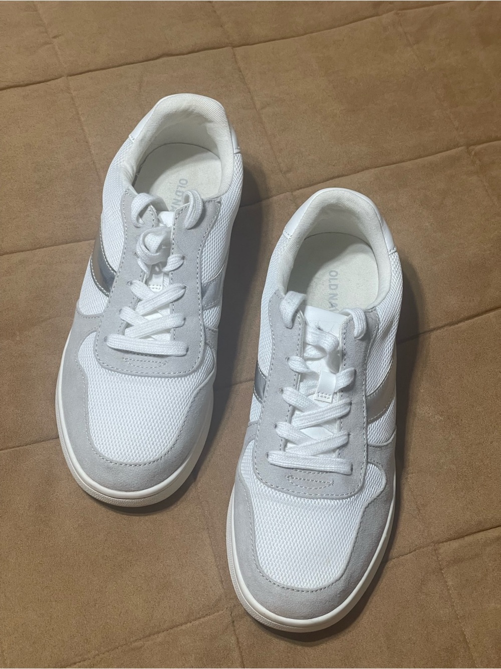Women's Old Navy White/silver Soft Leather Shoes Fashion Sneakers Size 8